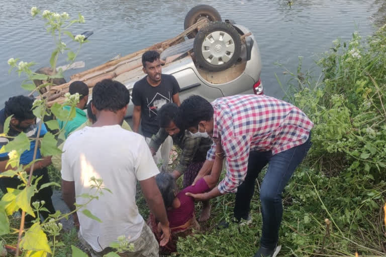 car crashed into the pond at srikrishnapatnam east godavari district