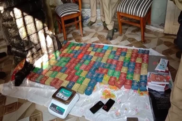 drugs worth Rs. 8 crore seized from Assam town  Drugs seized from Assam town  அஸ்ஸாமில் ரூ.8 கோடி மதிப்பிலான போதைப் பொருள்கள் பறிமுதல்  அஸ்ஸாமில் போதைப் பொருள்கள் பறிமுதல்  போதைப் பொருள்கள் வழக்கில் மூவர் கைது  Drugs seized in nagaon