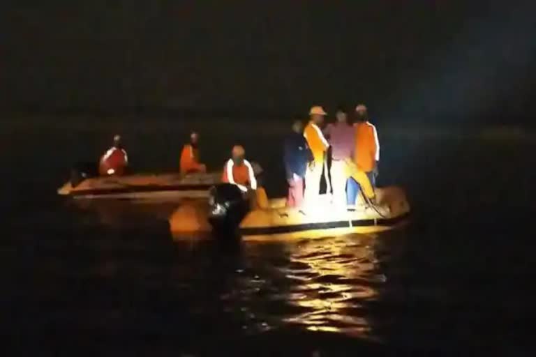 boat overturned in the ganga river in varanasi, seven people rescued, many missing