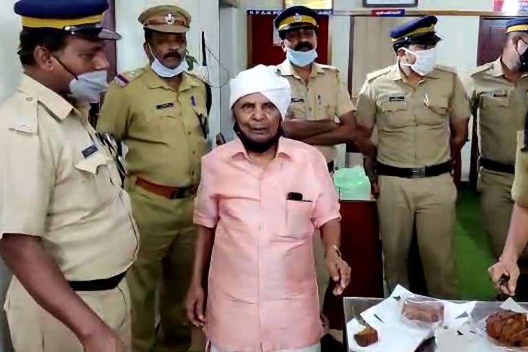 Nonagenarian celebrates his 90th birthday with police personnel in Kerala