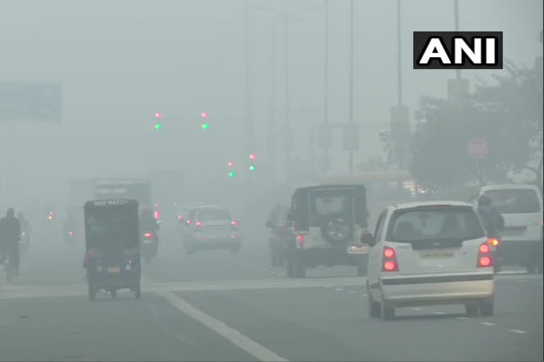 দিল্লী আৰু ৰাষ্ট্ৰীয় ৰাজধানী ক্ষেত্ৰৰ সমীপৰ বহু অঞ্চলত কুঁৱলীৰ বাবে যাতায়াত ব্যাহত