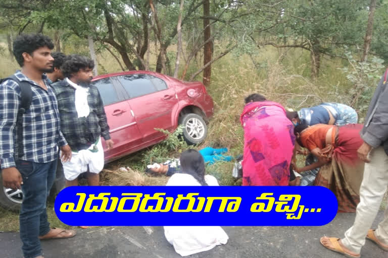 Two cars collided on Srisailam Highway  Both are in critical condition in nagar kurnool dist at eegalapenta