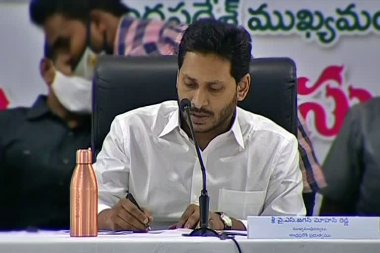 health-department-has-submitted-reported-on-the-eluru-incident-to-the-chief-minister-jagan