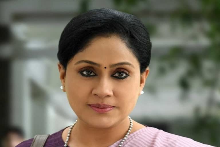 vijayashanthi  വിജയശാന്തി ബിജെപിയിൽ ചേർന്നു വാർത്ത  തെലുങ്ക് താരം വിജയശാന്തി വാർത്ത  ന്യൂഡൽഹി വാർത്ത  കേന്ദ്ര ആഭ്യന്തരമന്ത്രി അമിത് ഷാ വാർത്ത  വിജയശാന്തി ബിജെപിയുടെ അംഗത്വം സ്വീകരിച്ചു വാർത്ത  vijayashanthi joined bjp today news  amit shah meeting with telugu actress  actor turned politician telugu