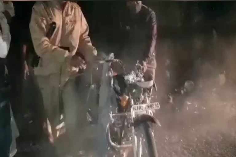 Alwar road accident, truck hit bike in Alwar