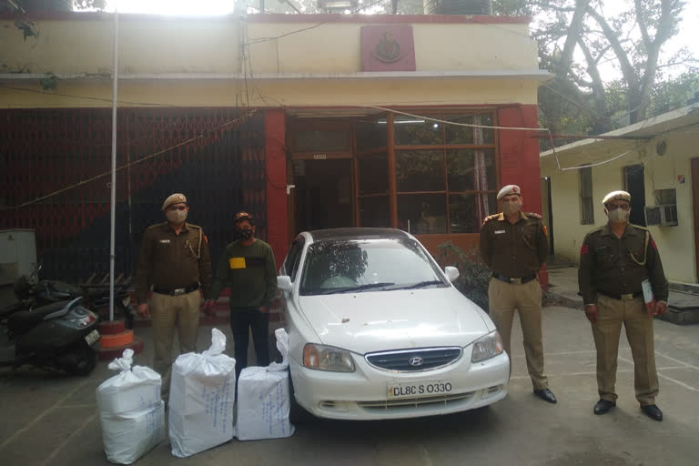 Okhla police of South East Delhi arrested illegal liquor smuggler