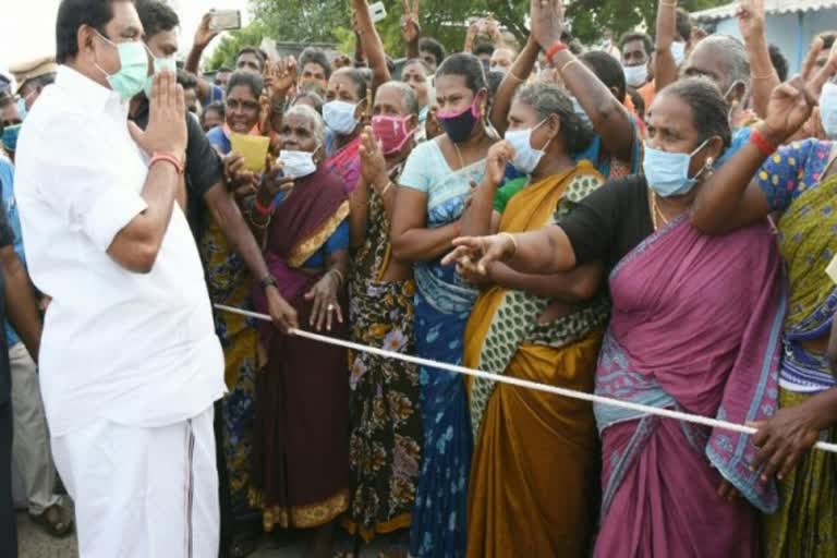 Chief Minister Edappadi Palanisamy inspecting rain-hit Cuddalore