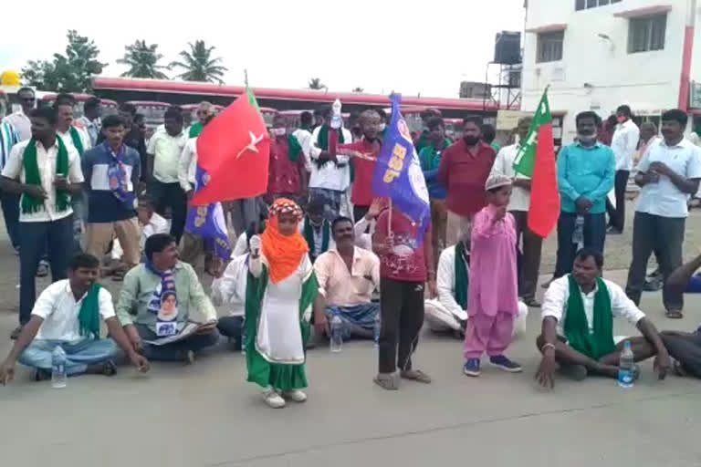 ಅನ್ನದಾತರ ಹೋರಾಟಕ್ಕೆ ಚಿಣ್ಣರ ಸಾಥ್