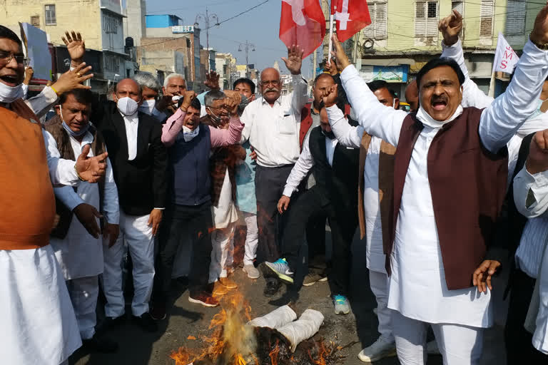 vyapar mandal burn effigy pm modi hisar