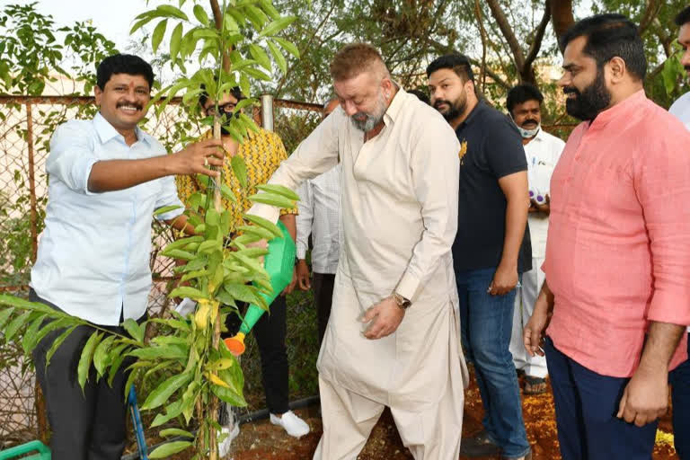 Sanjay Dutt urges everyone to plant more trees