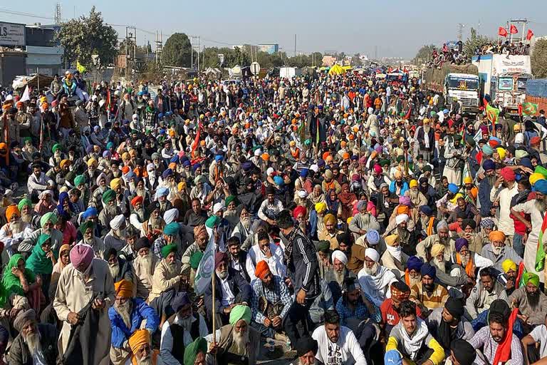 Farmers still hanging on the Singhu border on the 13th day