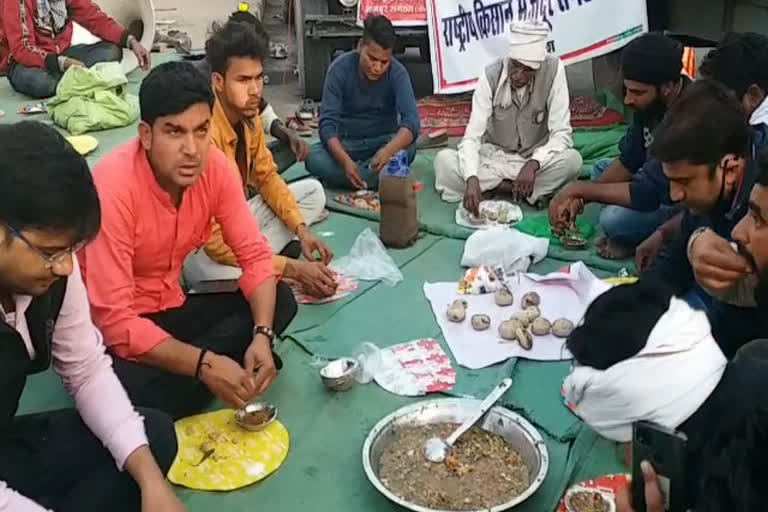 Farmers blocked road in Bhopal