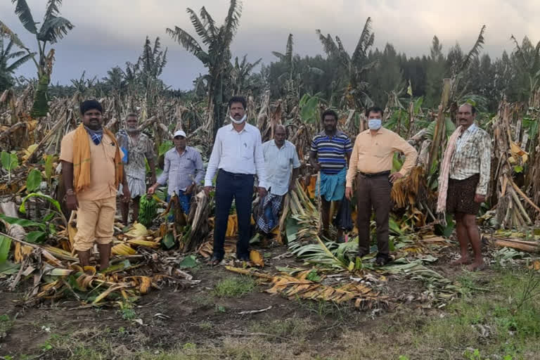 నష్టపోయిన ప్రతిరైతు పేరు