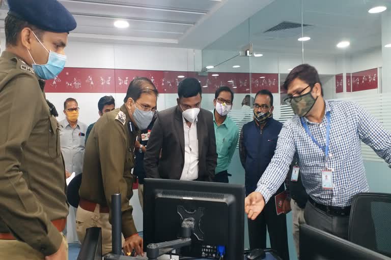 collector-s-bharatidasan-and-ssp-dial-112-headquarters-inspected-arrangements-in-raipur