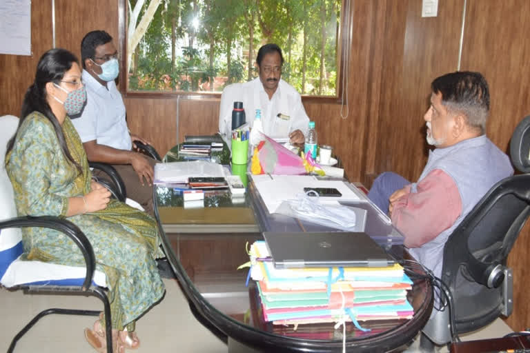 mayor prakash rao said Greater warangal development work bills to be pending