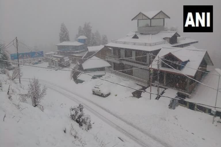 Himachal road beyond Solang Nala to Atal Tunnel-North portal closed due to snowfall  ശക്തമായ മഞ്ഞുവീഴ്ച അടൽ ടണൽ വഴിയുളള ഗതാഗതം നിരോധിച്ചു  ധർമശാല  ശക്തമായ മഞ്ഞുവീഴ്ച  heavy snow fall