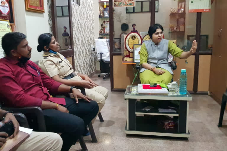 trupti desai barred from entering shirdi