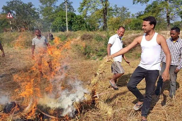 কৃষি আইন বাতিলৰ দাবীত মাহমৰা কংগ্ৰেছৰ প্ৰতিবা