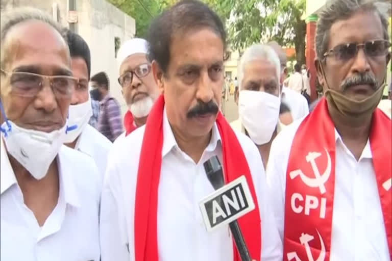 Left leaders visit Eluru hospital, demand probe into mysterious disease