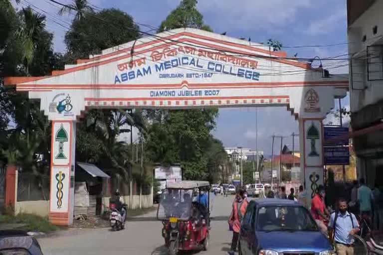 As_Moran_Assam_Medical_College_doctor_taking_bribe_As10031