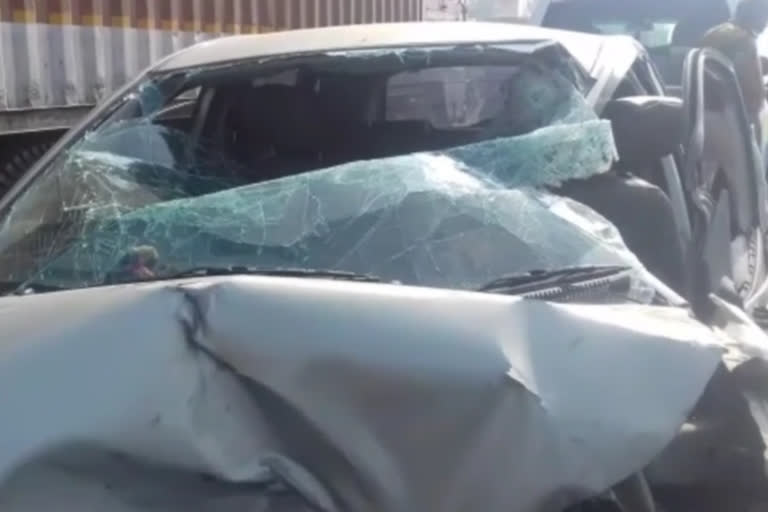 one died and three injured in road accident in hazaribag