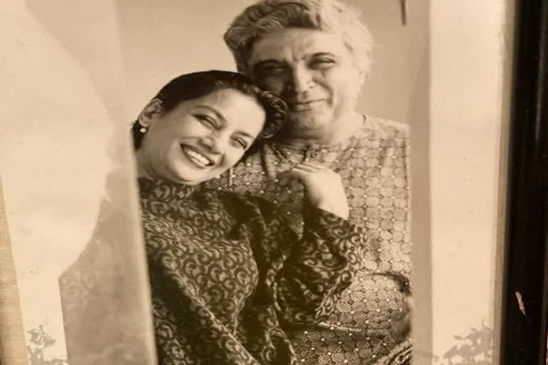 shabana-azmi-shared-a-picture-with-javed-akhtar