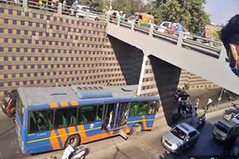 અમદાવાદમાં BRTS બસનો અકસ્માત, બસના થયા બે ફાડિયા