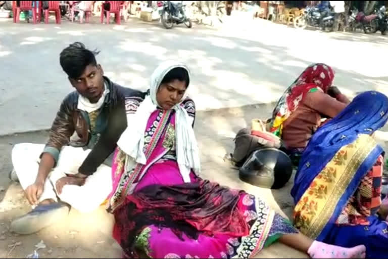 womens were left on the road after sterilization at Panna