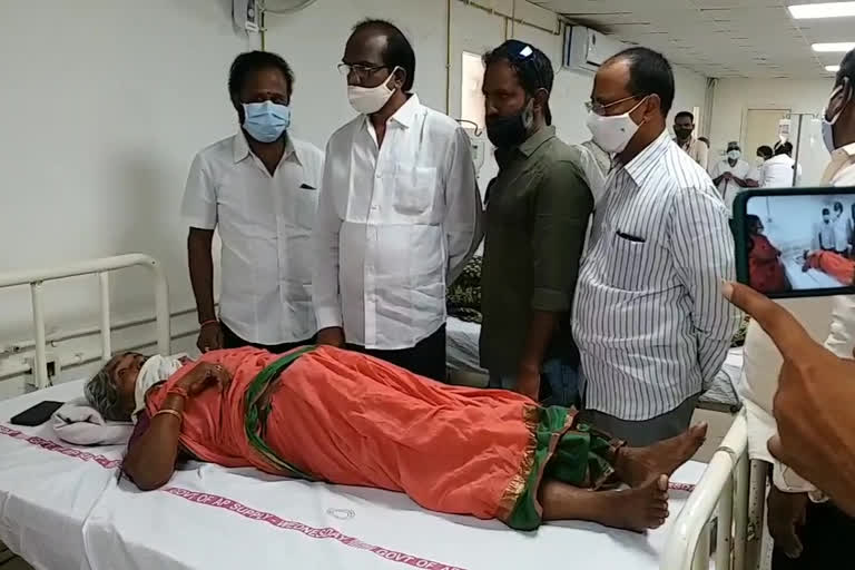 Tdp convener Badeti Chanti visits Eluru victim