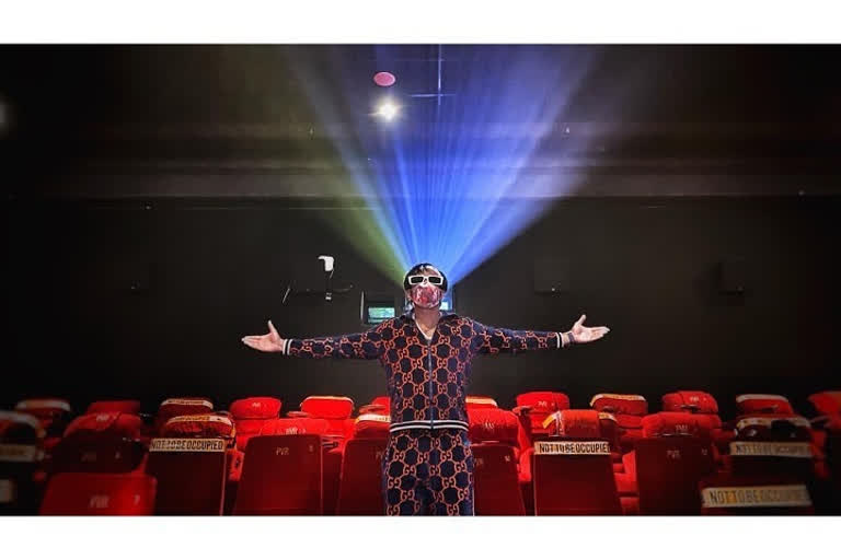 Ranveer Singh marks decade in B'wood with visit to 'sacred chamber of dreams'