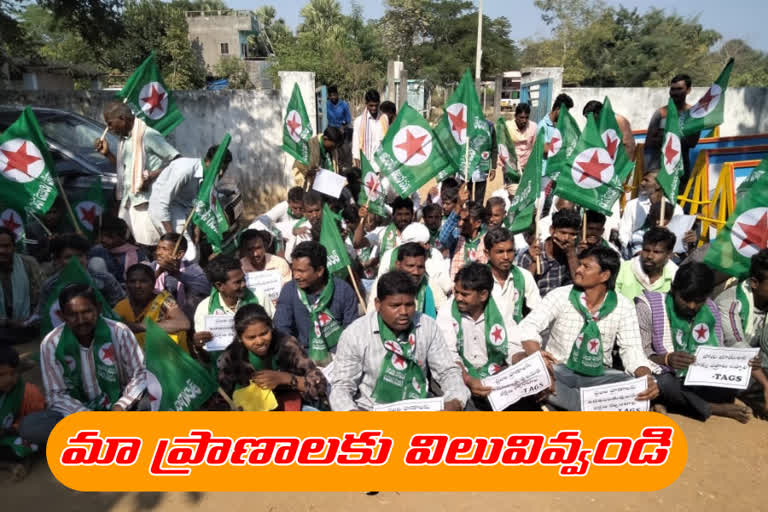 kumuram bheem district aborigines protests at forest department office to capture tiger