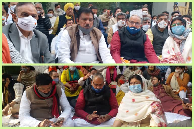 MLAs and leaders of Delhi BJP came in support of the mayor sitting on the dharna