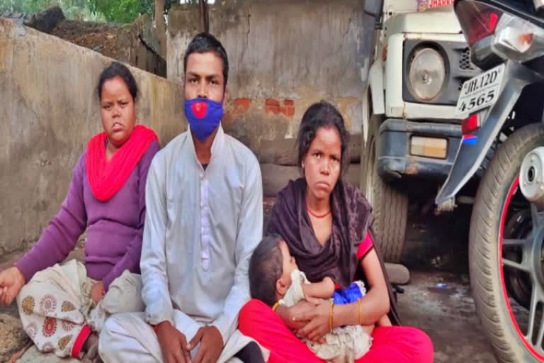 Woman sitting on indefinite strike in dhanbad