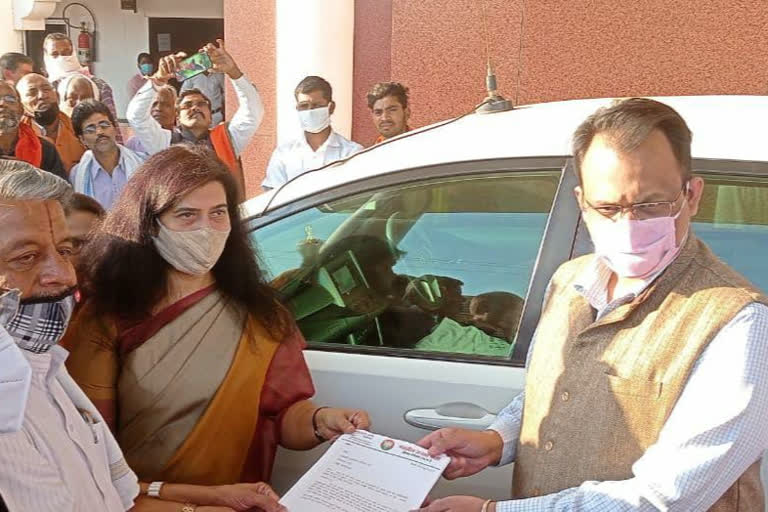 MP Saroj Pandey submitted memorandum to Bemetara Collector in support of Kisan Bill