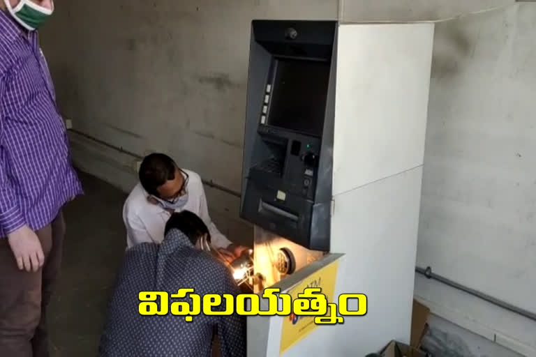 unknown people tried to theft atm at abdullapurmet in rangareddy district