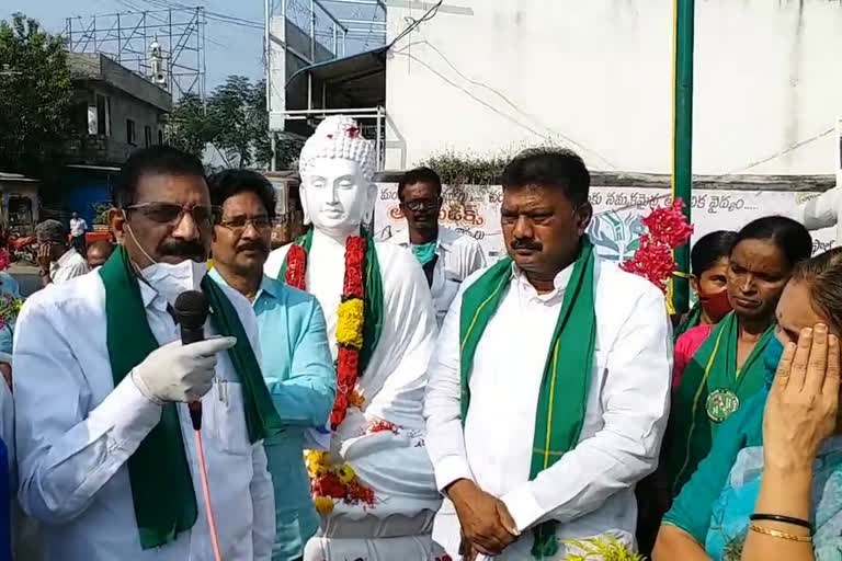 e Buddha statue at Mandadam Deeksha