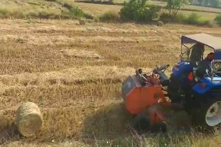 farmers-being-made-aware-with-baler-machine