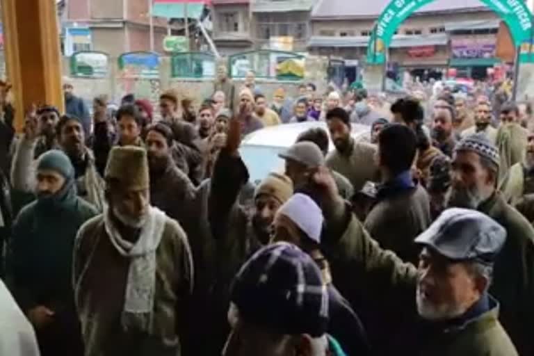 protest against power department at verinag in anantnag jammu and kashmir