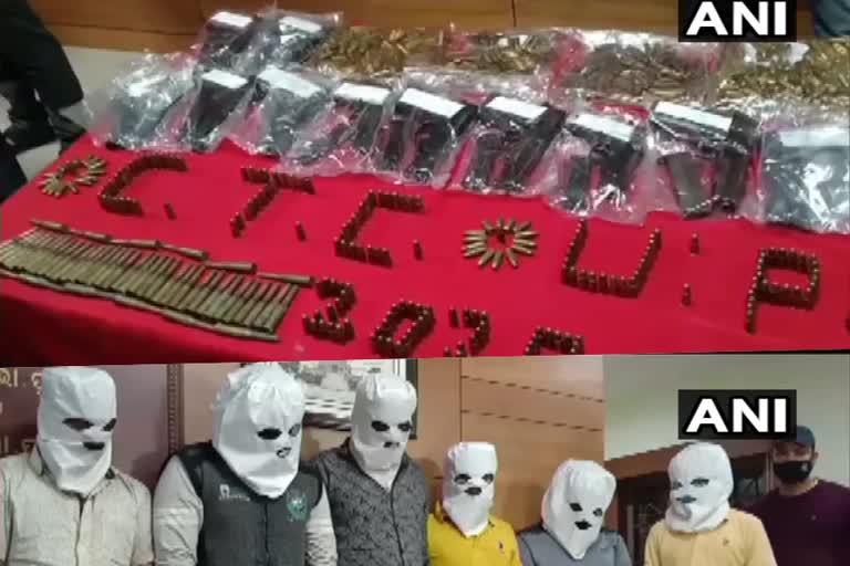 Odisha: Huge quantity of arms & ammunition recovered from the house of Dhalasamant gangster siblings  in Cuttack  Huge quantity of arms & ammunition recovered from odisha  ഒഡീഷയിൽ വൻ ആയുധ വേട്ട  ഒഡീഷയിൽ വൻ ആയുധ വേട്ട  ഭുവനേശ്വർ