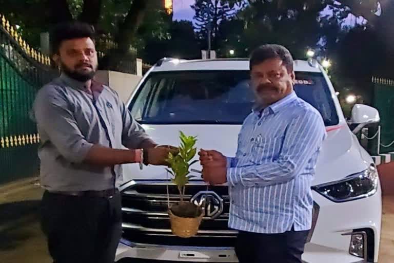 mp renukacharya buys a new car