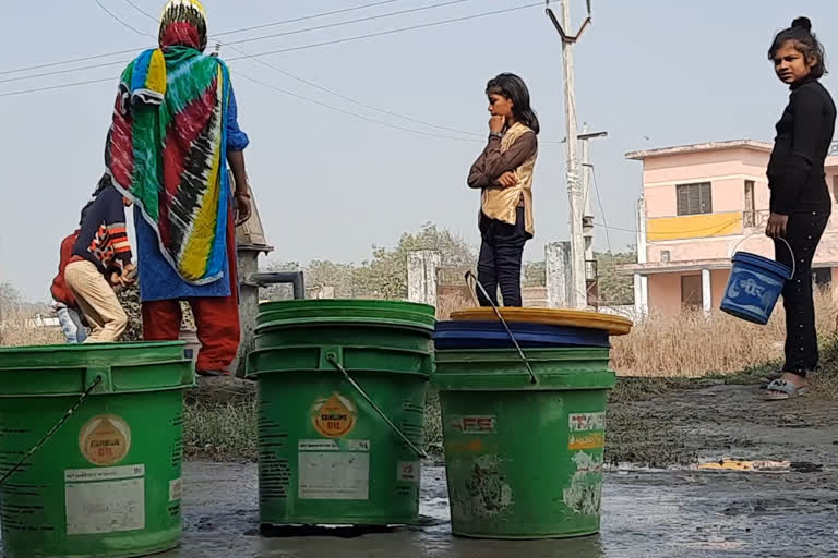 पानी के लिये हाहाकार