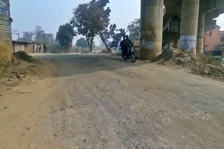 Railway overbridge construction work in Jamtara