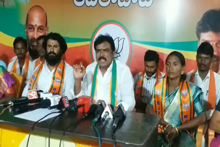 bjp leaders fire on adilabad zp chairman janardhan