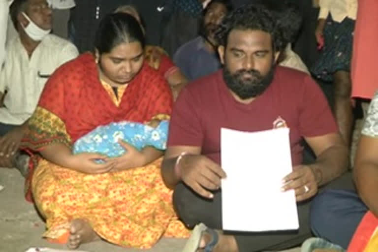 parents agitaion at guntur hospital