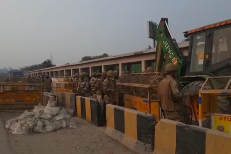 Delhi Police and Para Military deployed on Rajokari border in view of farmers movement