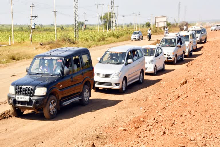 candidates Arrived in 30 cars to submit the nomination