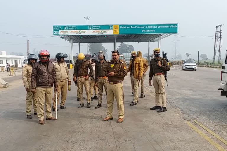 farmers organization announcement to make free toll plaza, but not affected in barabanki toll plaza