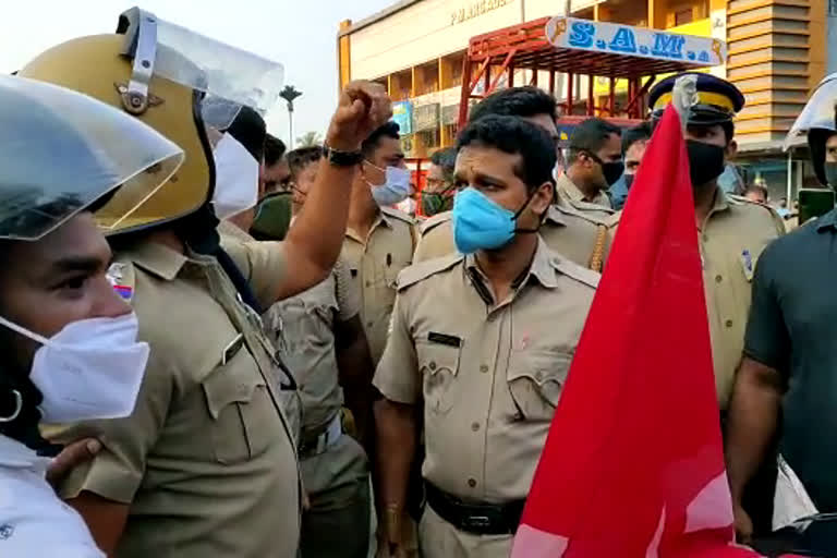 malappuram election  കൊവിഡ് നിയന്ത്രണങ്ങൾ  കലാശക്കൊട്ട്  പ്രവർത്തകർ മാസ്‌ക് ധരിക്കാൻ കൂട്ടാക്കിയില്ല  മുന്നറിയിപ്പ്  election  malappuram