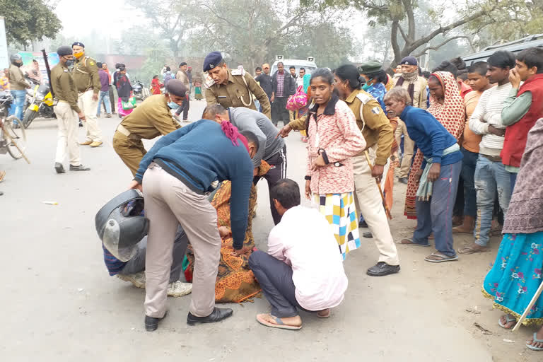 अनियंत्रित बस ने महिला को रौंदा