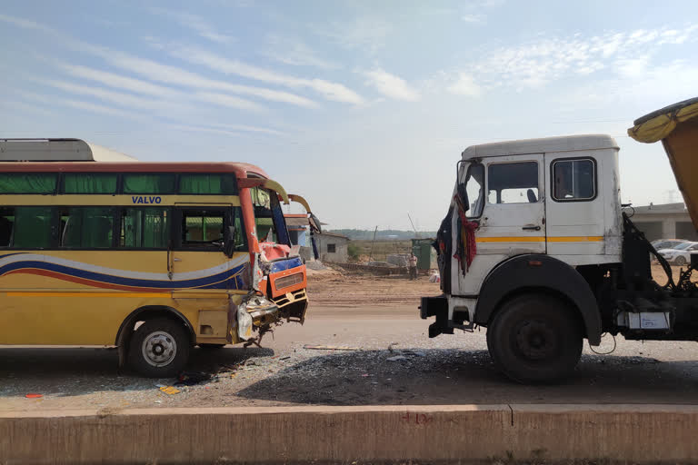 10 injured in a road accident in bilaspur